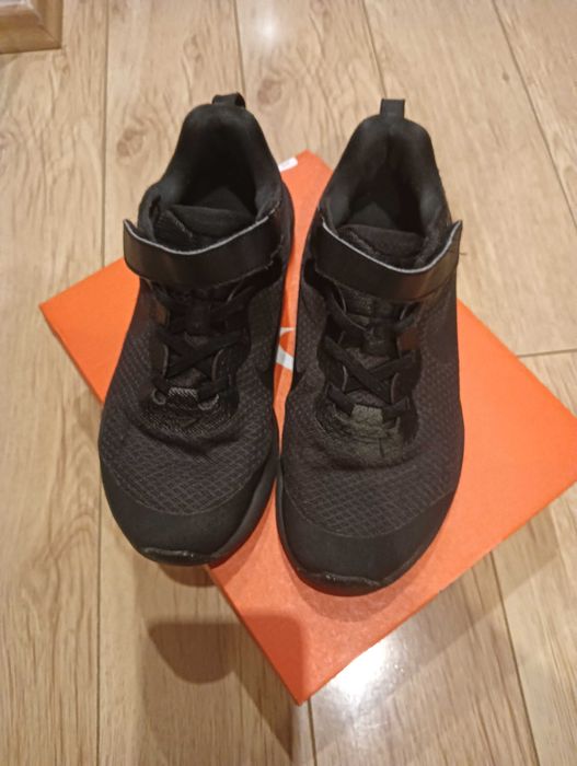 Adidasi Nike de alergare