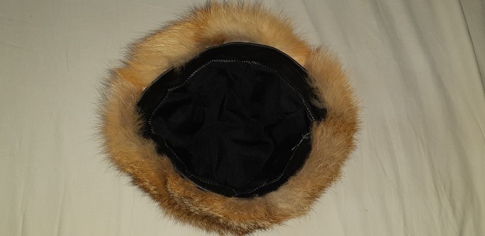 Нова шапка от естесвена кожа на лисица.