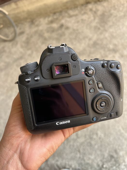 Canon 6D va Canon 1300D sotiladi