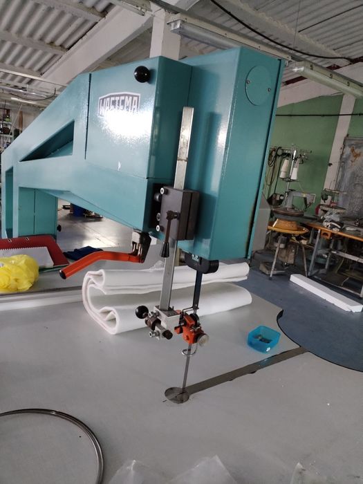 Vând mașină de tăiat materiale textile. Bazic