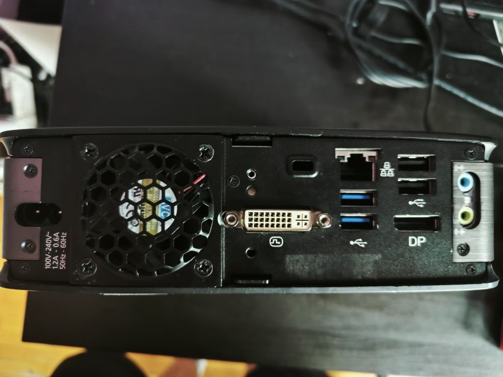 Fujitsu Q920 мини компютър