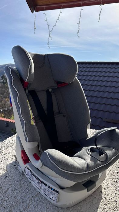 Scaun mașină cu isofix