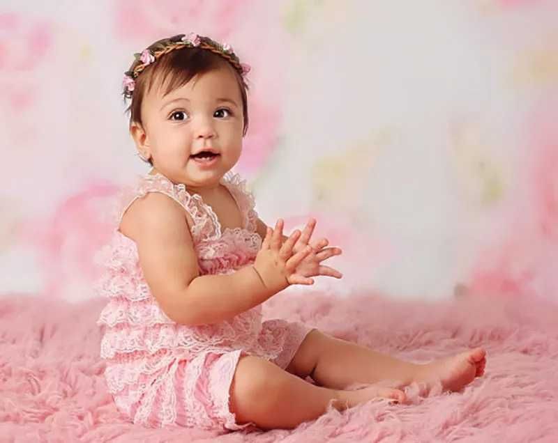 Бебешко дантелено боди с крачолки в различни цветове