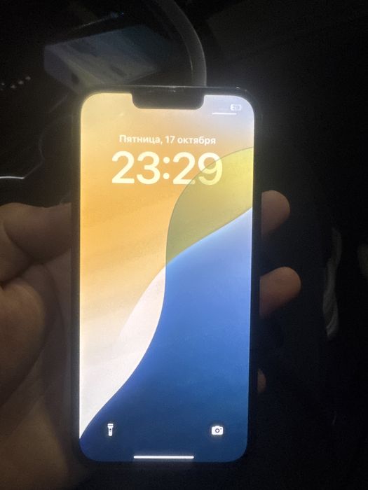 iPhone 13.                   .