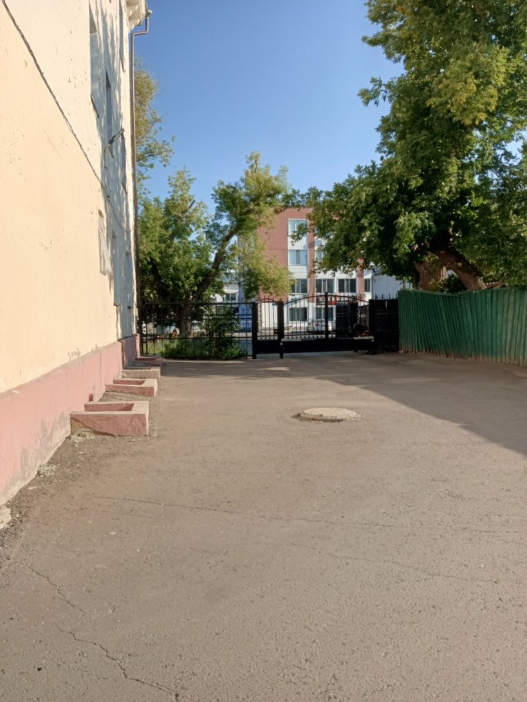 Продам 2 комнатную квартиру на Исиналиева 12