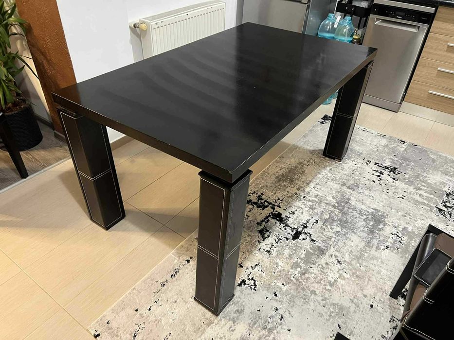 Masa din lemn masiv cu insertii piele / Living / Bucatarie/ Dining/