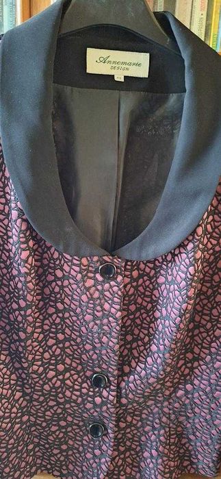 compleu de seara   nou roz intens cu negru sacou si fusta  pret 180lei