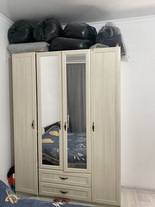 Шкаф и вешалка срочно