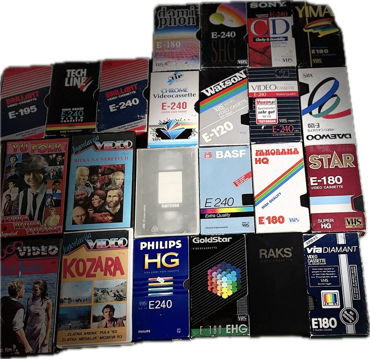 Продавам касети по 2 бр