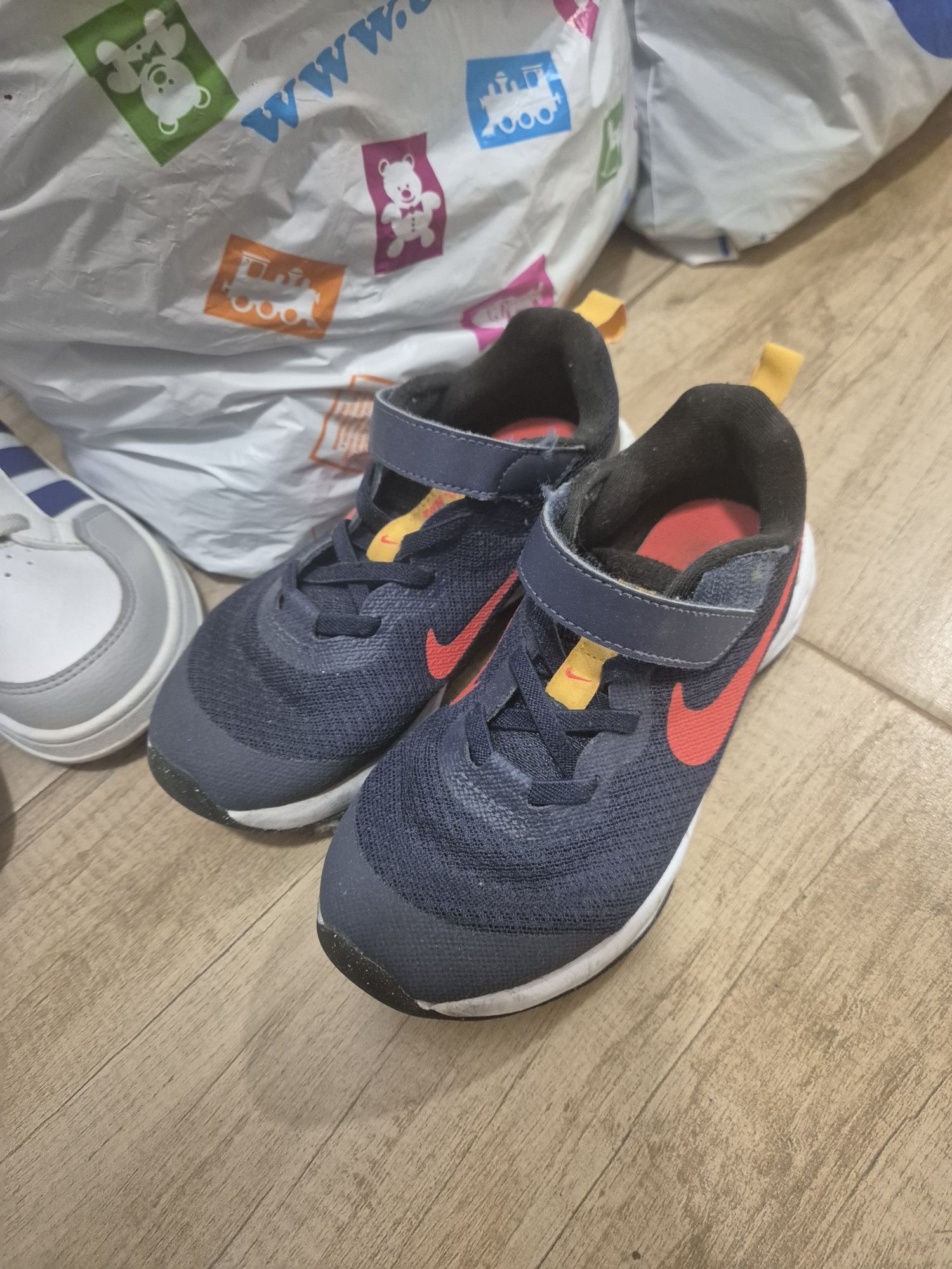 Маратонки Nike номер 30