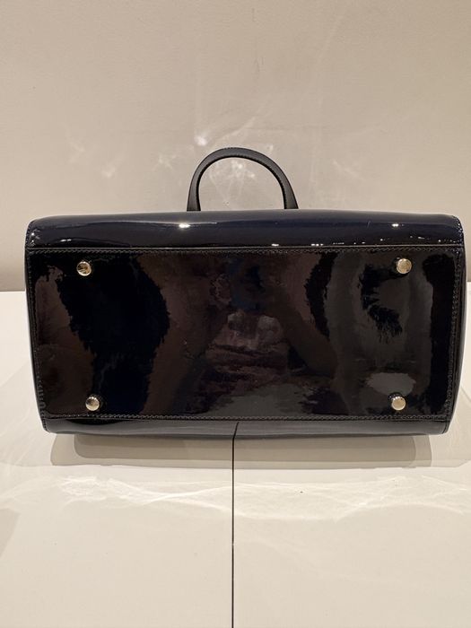 Страхотна дамска чанта, от естествен лак