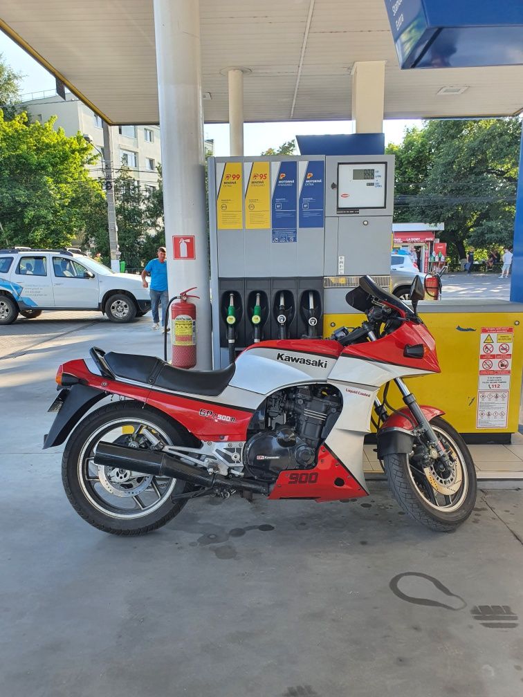 Kawasaki GPZ900R 1985 KM putini modelul din TopGun