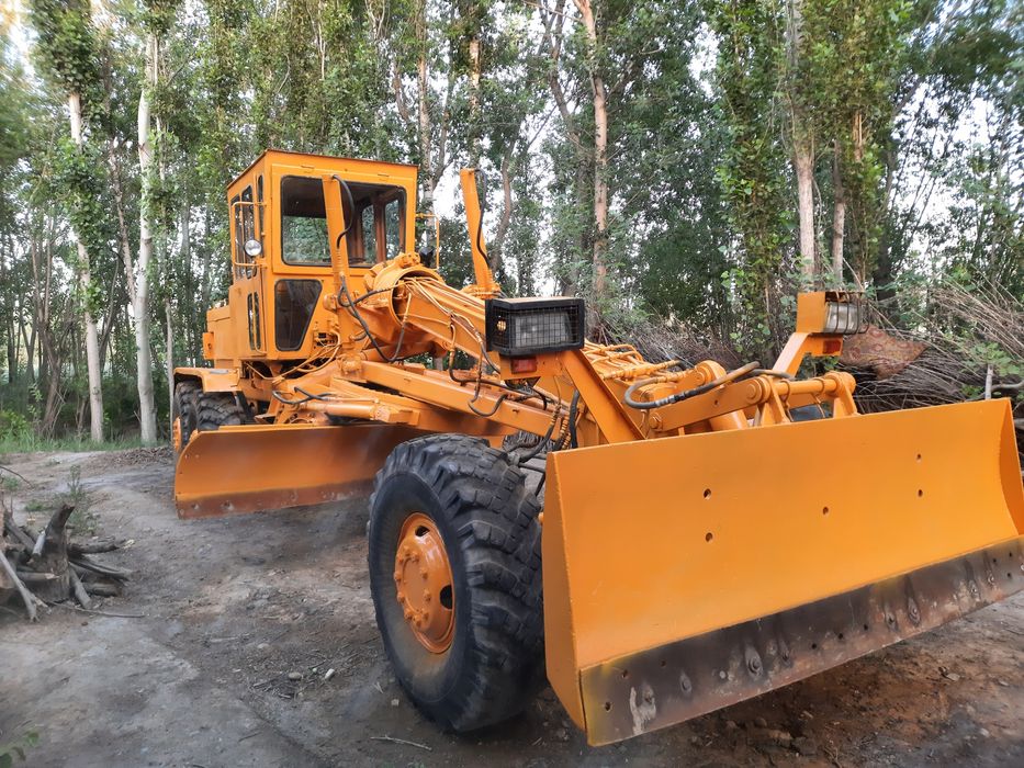Автогрейдер дз122