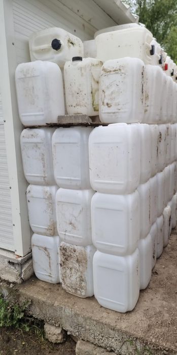 Bidoane 20 litri lichide de stoc 600 bucăți