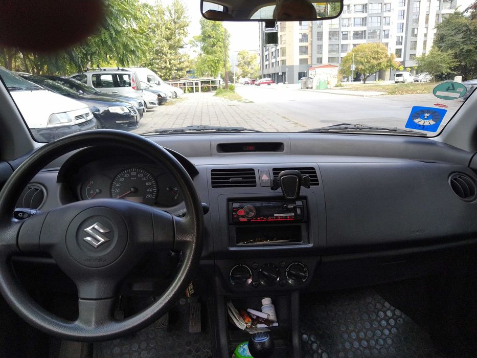 СУЗУКИ - суифт автомобил