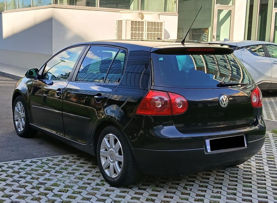 Volkswagen Golf 5 1.6 MPI detinut de un singur proprietar carte servic