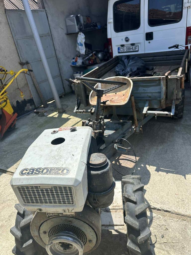 Vand 2 tractoare