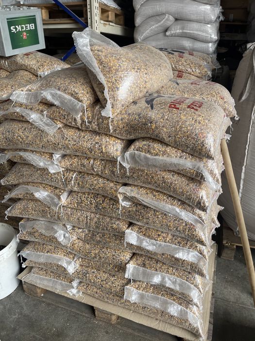 Mancare porumbei amestec sac 30 kg 12 seminte