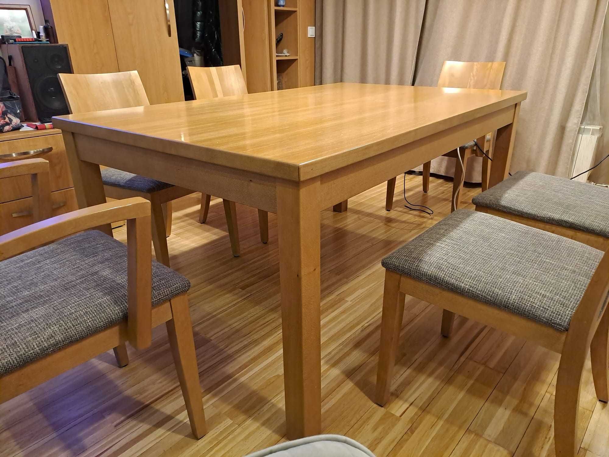 маса със столове