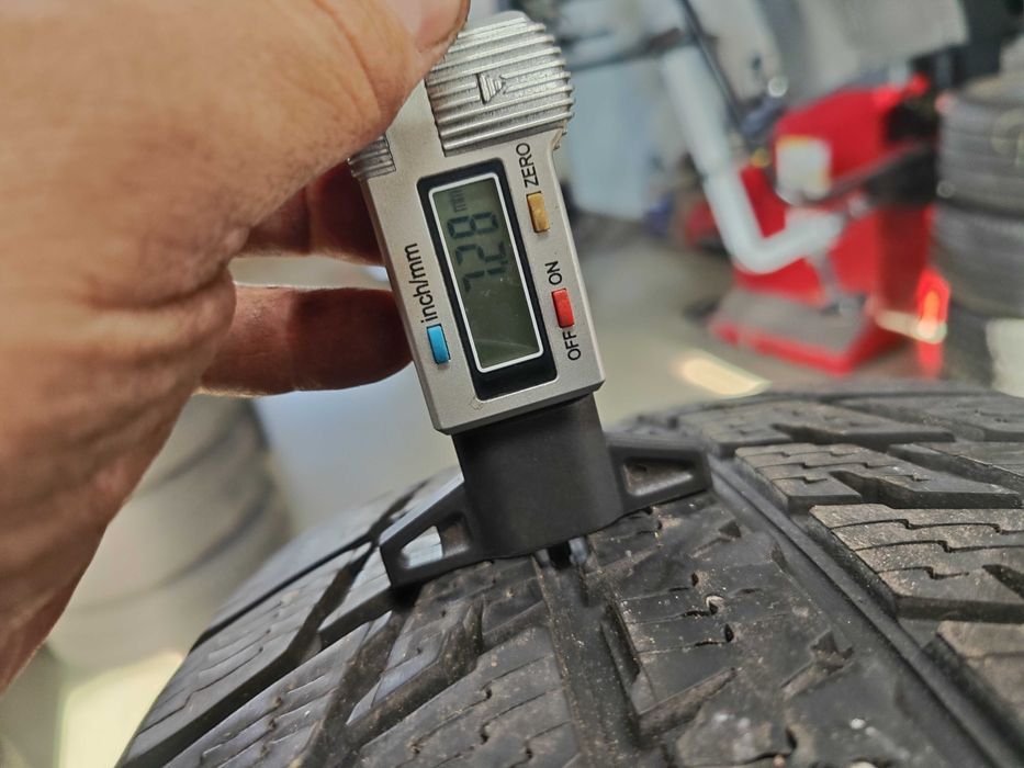 4бр.зимни гуми 235/55/18 Nokian