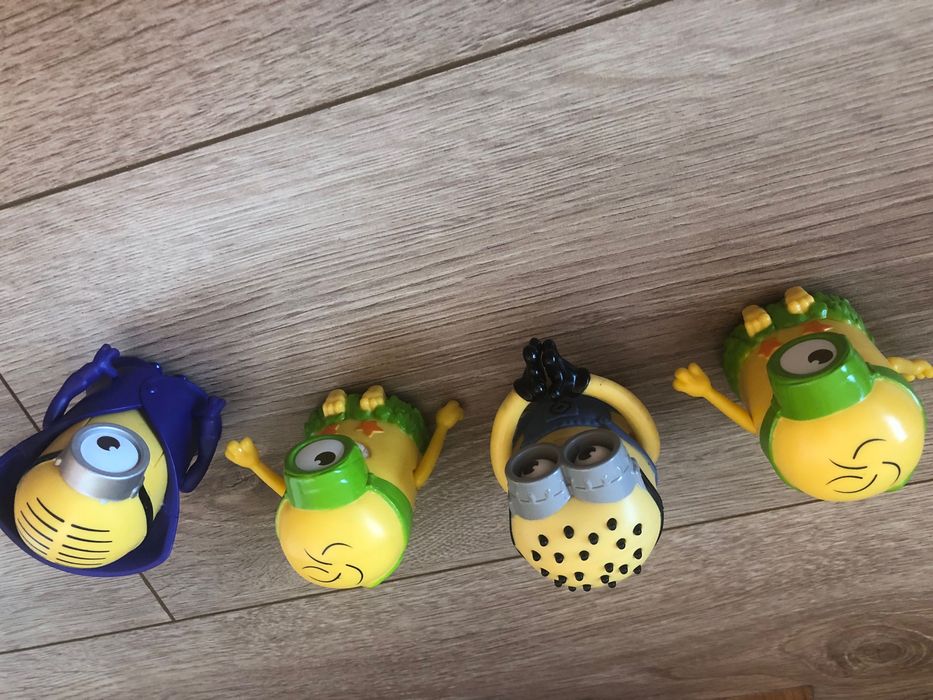 Vand colectie Minioni si eroi in pijamale