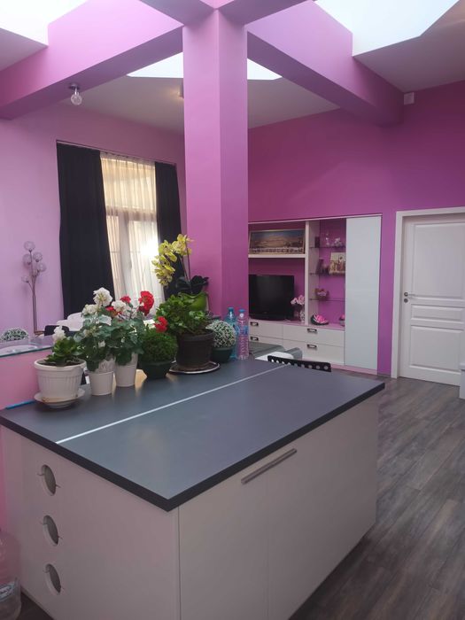 Продава се Тристаен апартамент в София, Център - 100 кв.м за 2990 €/кв.м - Снимка #2