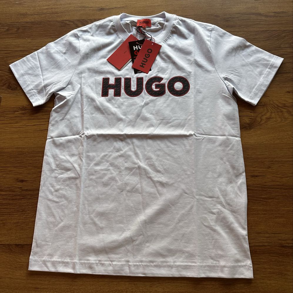 Мъжка,памучна,бяла тениска Hugo BOSS с гумирано лого