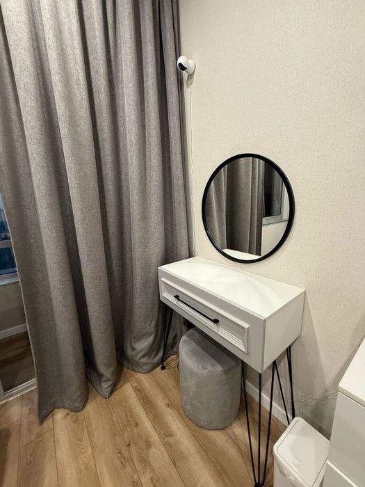 Продам туалетный столик