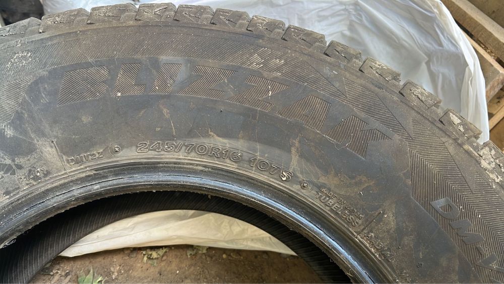 Продам б/у резину 245/70/16 зимнюю всесезонка