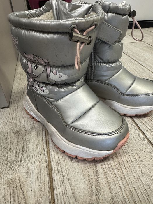 Продам детские сапожки для девочки