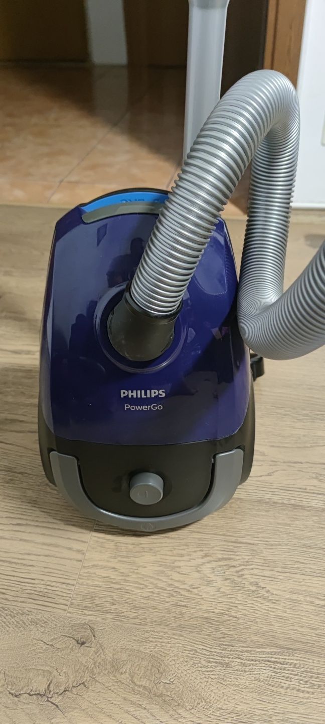 Aspirator cu sac Philips PowerGo FC8240