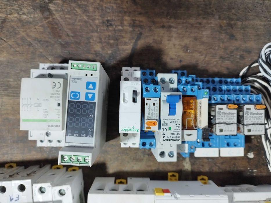 Vand materile si echipamente electrice