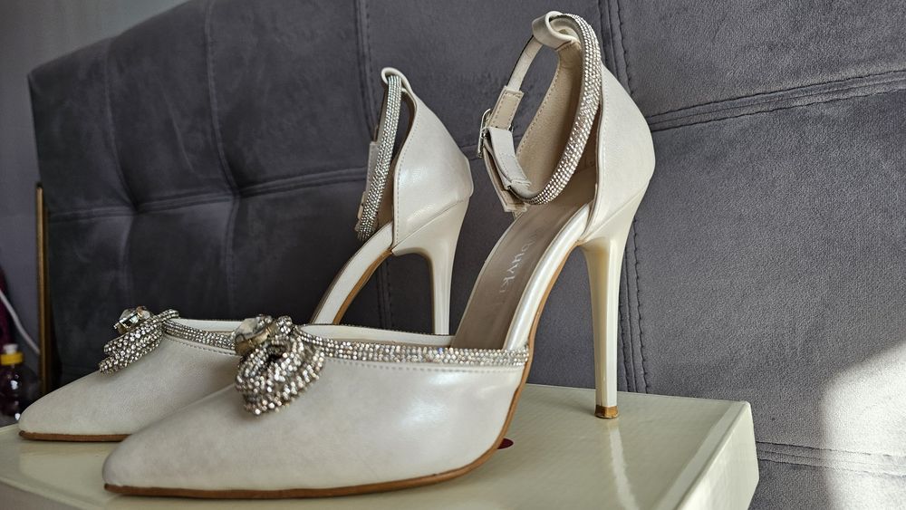 Обувки на висок ток - нови