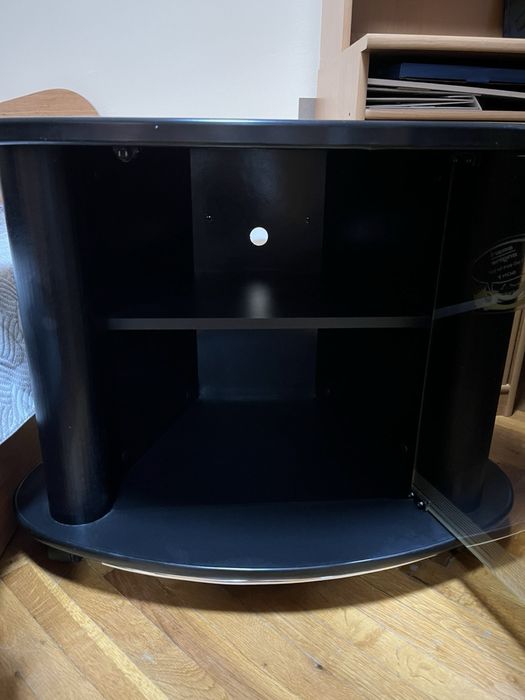 Ъглов ТВ шкаф – черен с мраморен плот