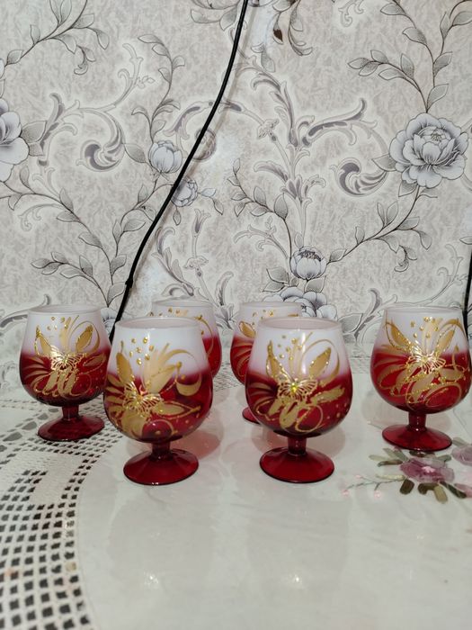 Фужеры? Очень красивые. Новые? Сервантное хранение.