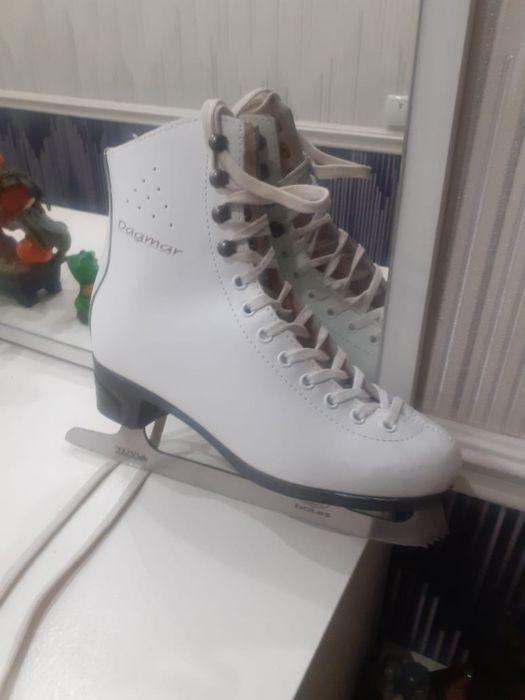 Коньки продам в отличном состоянии