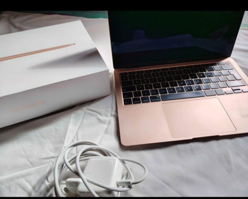 MacBook Аir.   .