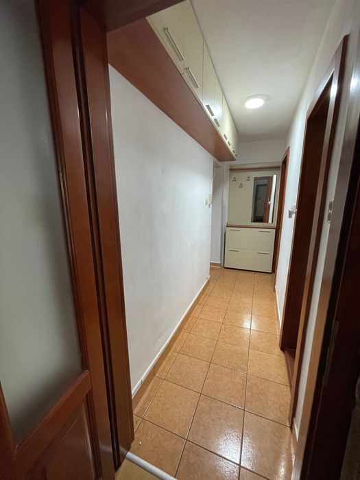 Se vinde apartament cu 3 camere modificat în 2 camere