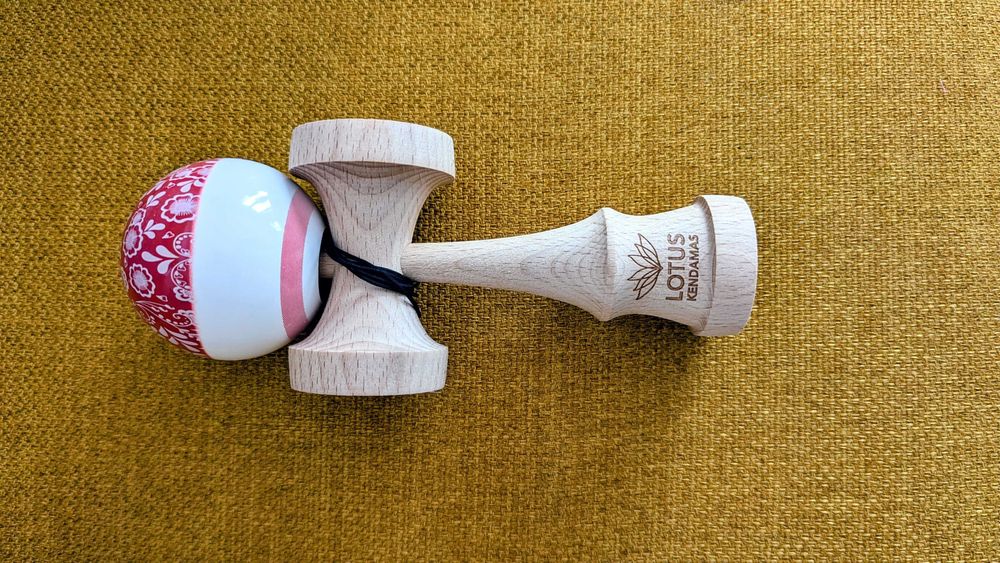 Kendama Lotus Bloom Shape - base hole balance & sticky clear paint