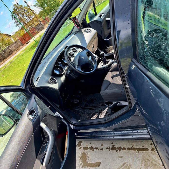 Vând Peugeot 308 2012