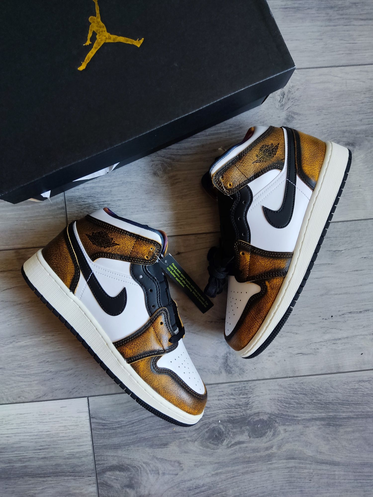 Air Jordan 1 Mid