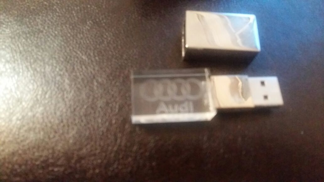USB флашка с логото на Ауди и Vw 32гб памет цена:24лв 1 бройка
