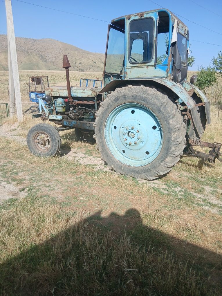 Sotiladi traktor 28