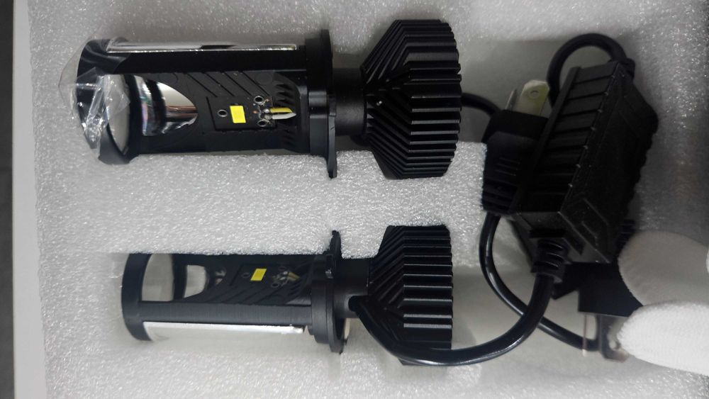 Лед крушки H4 от новото поколение с вградена лупа.