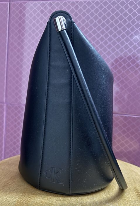 Geanta tip bucket bag, Calvin Klein, fara defecte