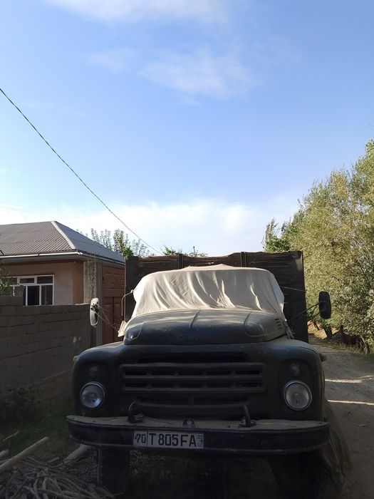 Zil 130 soti'adi balonla yuradi holati yahshi yurib tuhtagan
