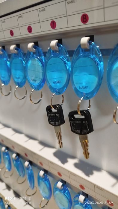 Ключница   модель 48 ключей с брилками  полный комплект