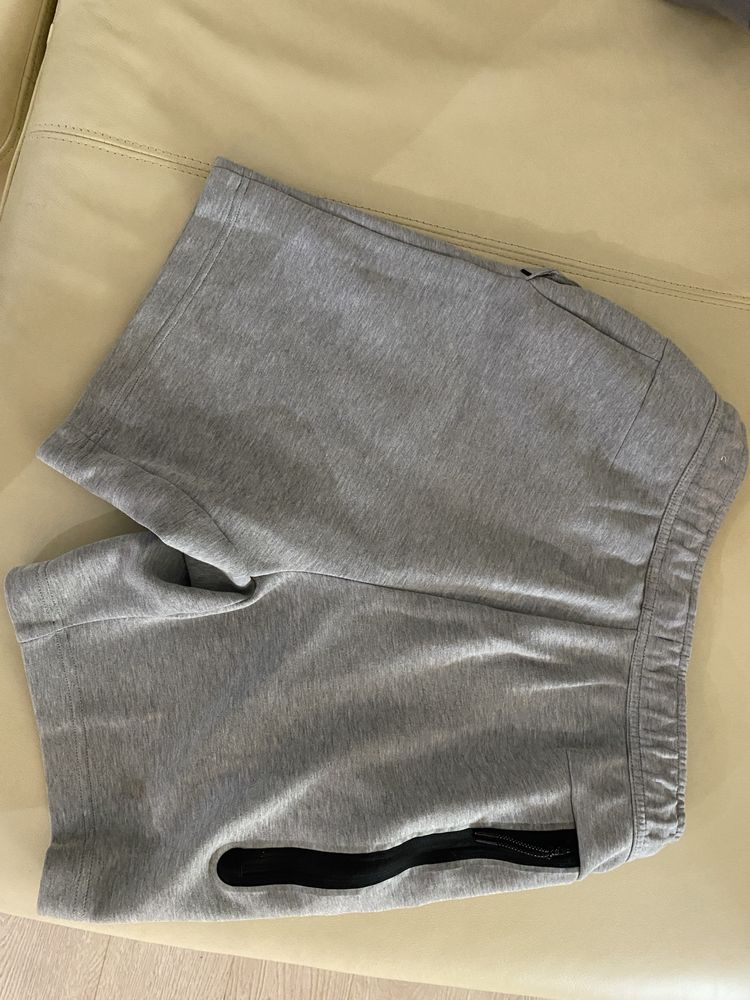 Pantaloni scurti nike tech fleece