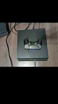 Vând PlayStation 4