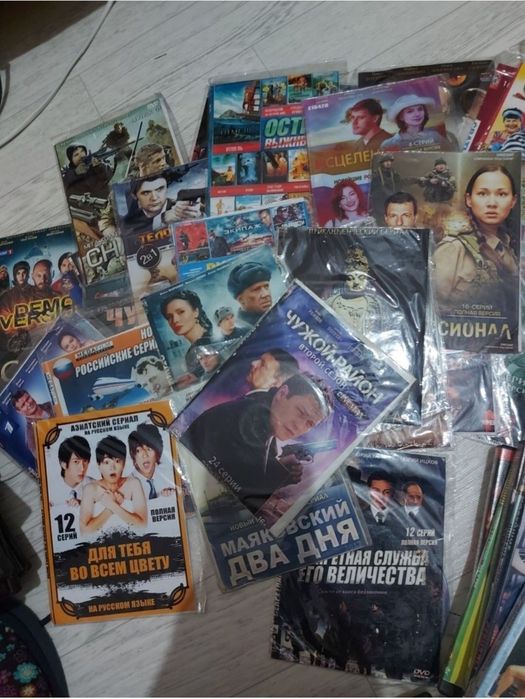 Диски с фильмами,  музыка и т.д.